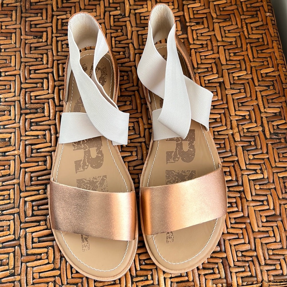SOREL Ella II sandals in copper in brand new condition